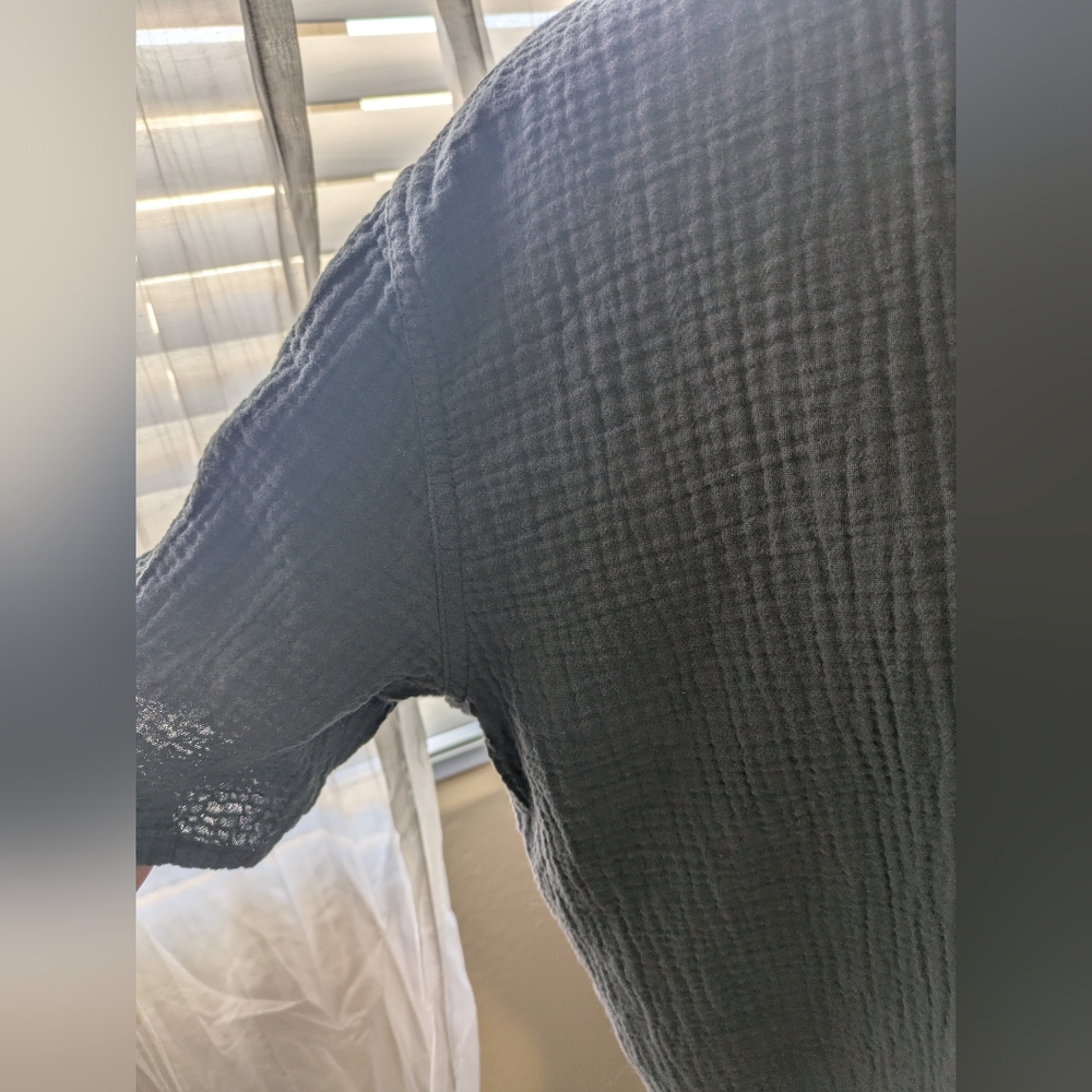 Elevated Basic - 100% Cotton Short Sleeve Button-up Shirt In Charcoal - Picture 5 of 6